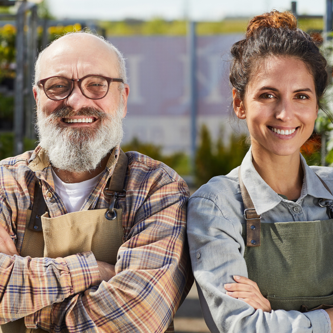 Padre e hija sonrientes representando continuidad familiar y sucesión legal en Puerto Rico – LexGO